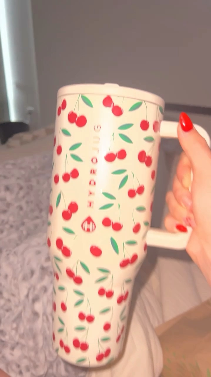 The best cup!!! 
Spill proof, leak free, and has a handle! 



#LTKFitness #LTKFindsUnder50 #LTKFindsUnder100