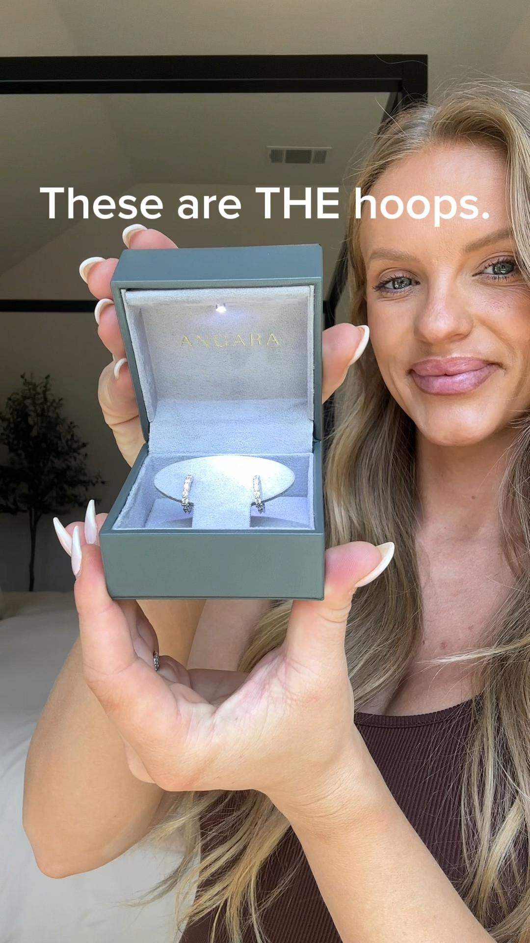 Some pieces just fit into your life so easily. These inside out diamond hoops from @angarajewelry go with everything. Running errands, meetings, date night - doesn’t matter! Always effortless, always chic, and honestly… my new favorite.
Also, don't miss using my code KARLY10 for a 10% off. Plus you get a free fine jewelry gift with every purchase.
#AngaraJewelry #StyleWithAngara #CelebrateWithColor