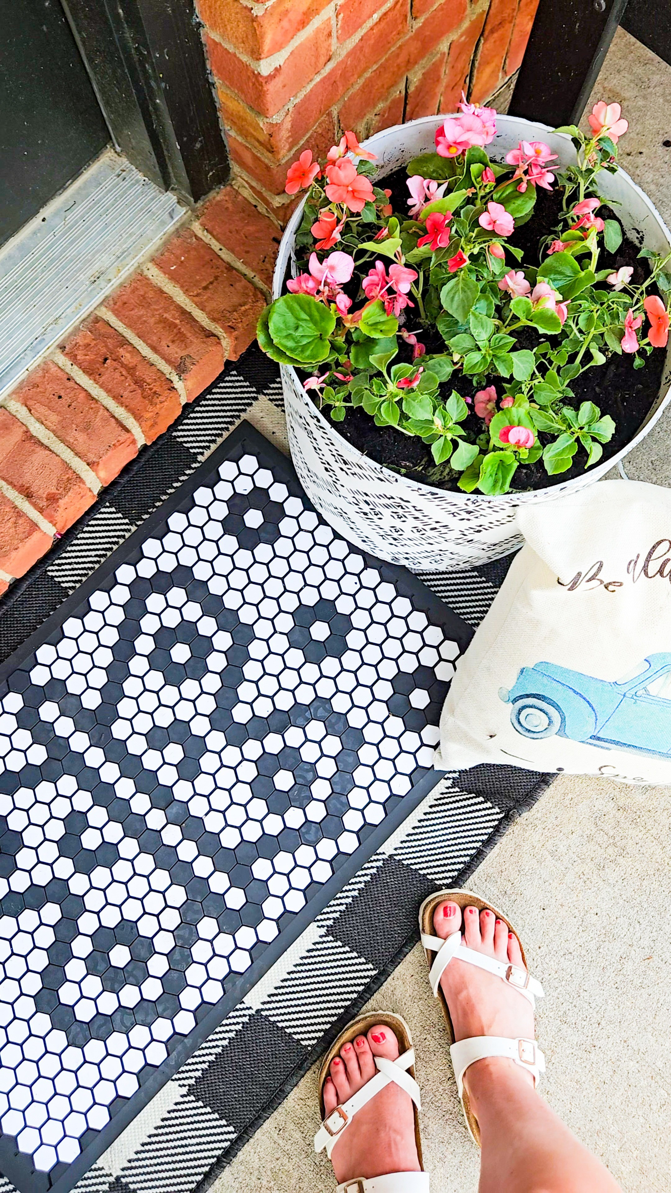 My favorite way to swap out seasonal decor is with this mat!!

#LTKHome #LTKSeasonal
