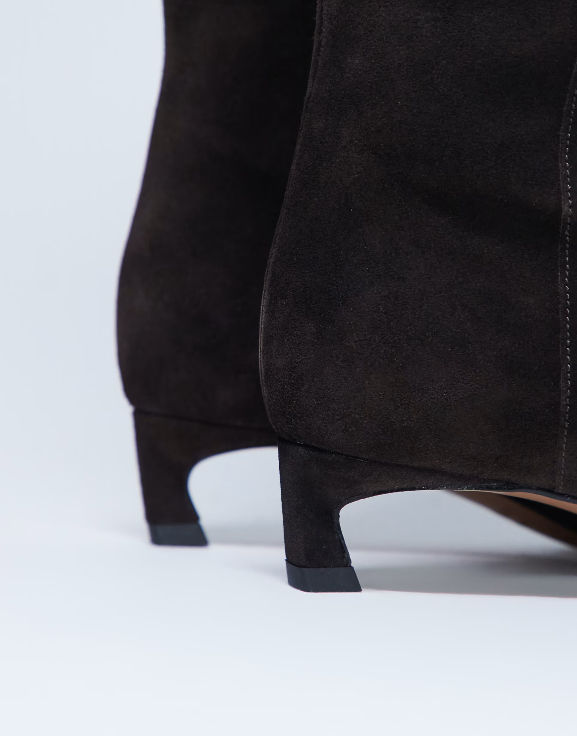 Topshop - Sophie - Kniehoge laarzen van premium suède met puntige neus in chocoladebruin | ASOS | ASOS (Global)