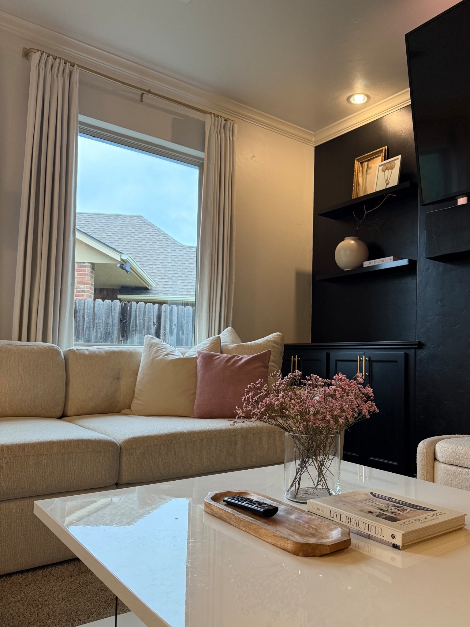 Pink touches are perfect for spring! The floral was real flowers that dried, and I added pink pillow cases to make it pop! 

#LTKSeasonal #LTKHome #LTKFindsUnder50