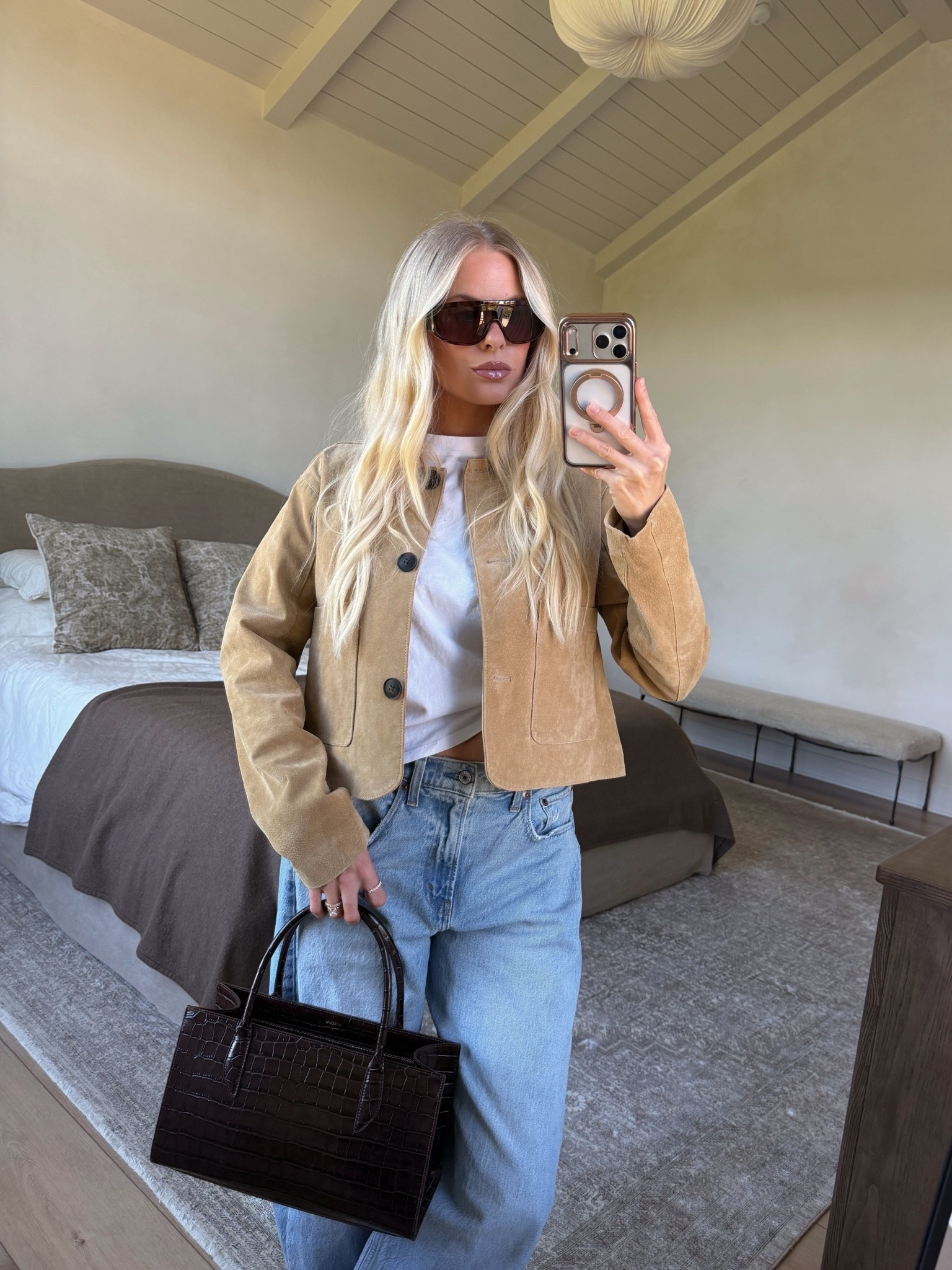 SIZE: med in jacket, 28 reg in jeans (low stocked, linked similar), linked similar tees, shoes run tts! #kathleenpost

Fall outfit inspo, fall fashion, casual chic look