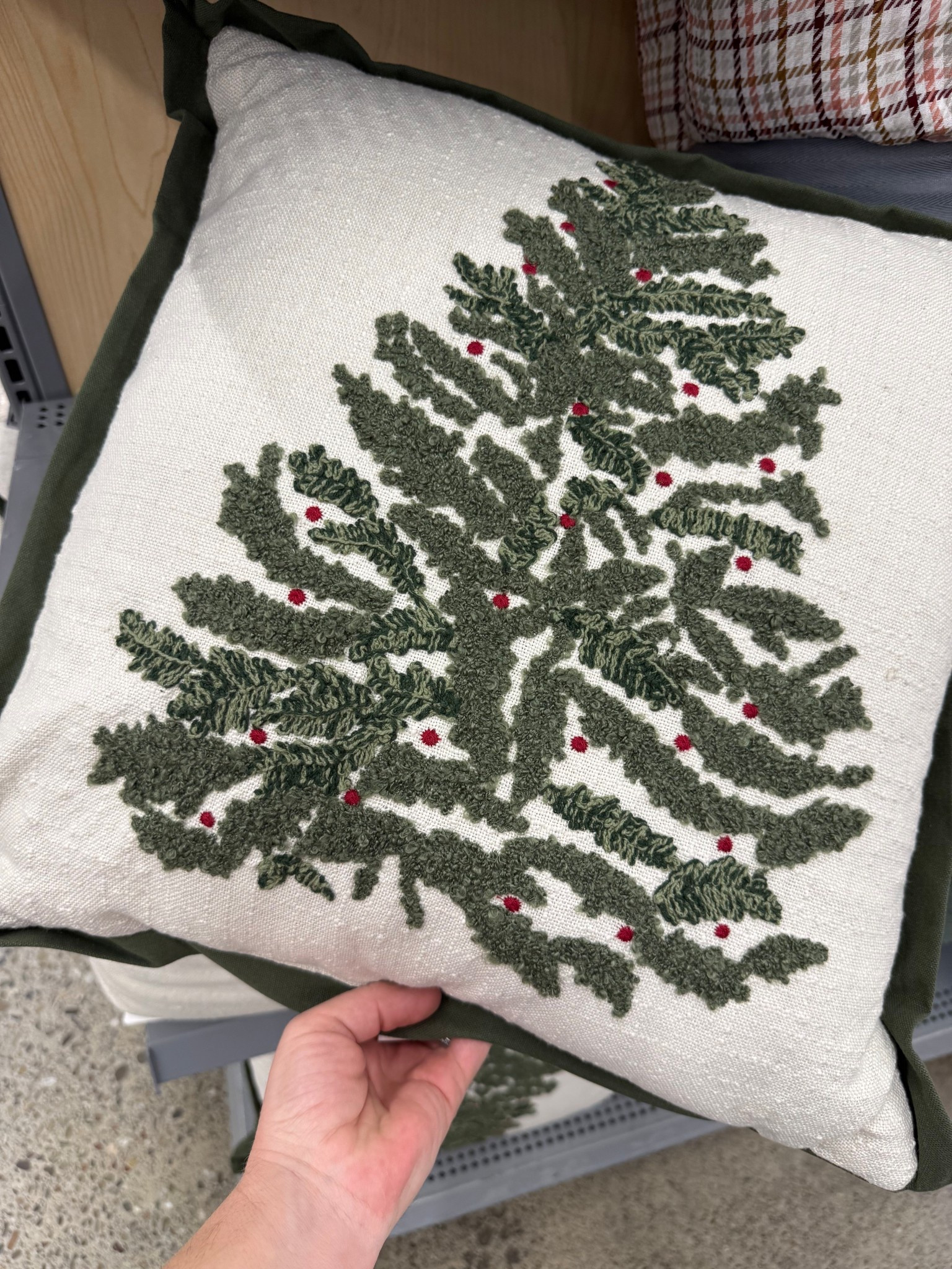 ✨ $20 and low stock on this embroidered holiday tree pillow! 🎄
It’s been so popular this month — grab it now before it sells out!
See it plus more holiday pillow finds worth checking out! 🤍✨

#holidaydecor #christmaspillows #budgetfinds #walmart #target #luxuryhomeonabudget #holidayhome #millennialhomefaves #ltkhome #ltkholiday #decorfinds #viralhomefinds


#LTKSeasonal #LTKSaleAlert #LTKHome