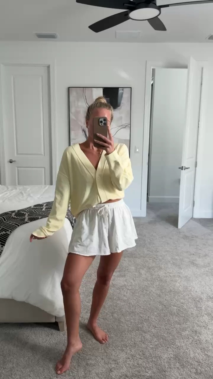 Casual ootd - new lounge cardigan from @Target  & my favorite ever @Aerie lounge shorts are back in 4 colors!!

Aerie lounge, lounge shorts, target cardigan, target spring 

#LTKootd