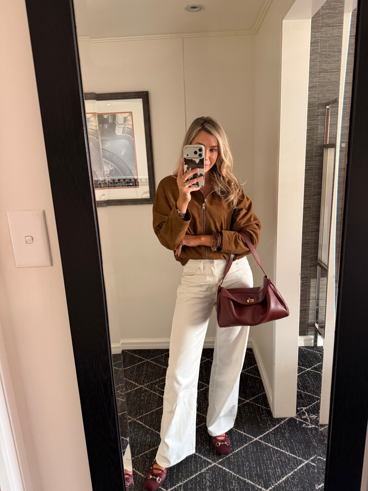 Today’s outfit for travel and meetings
jag jacket, jeans and vest
Bag the studios
Shoes Gucci


#LTKstyletip #LTKmodest #LTKbag