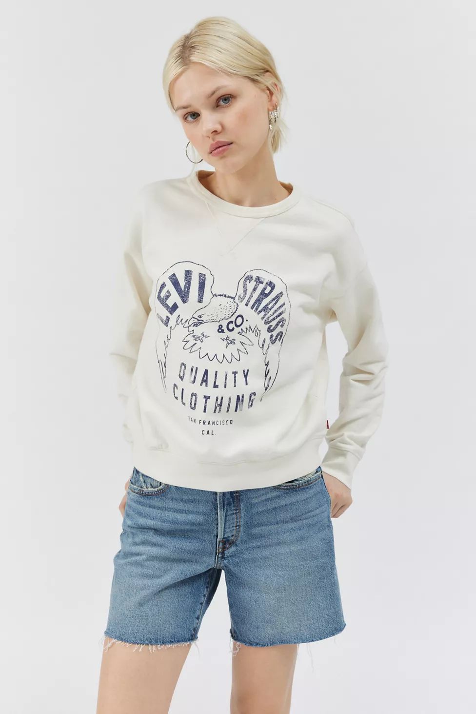 Levi’s® Graphic Signature Crew Neck Sweatshirt | Urban Outfitters (US and RoW)
