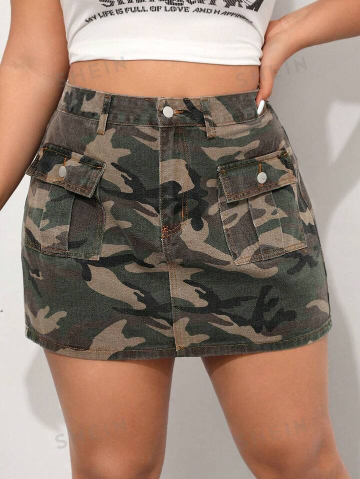 SHEIN EZwear Plus Size Camouflage Pattern Denim Skirt With Pockets | SHEIN