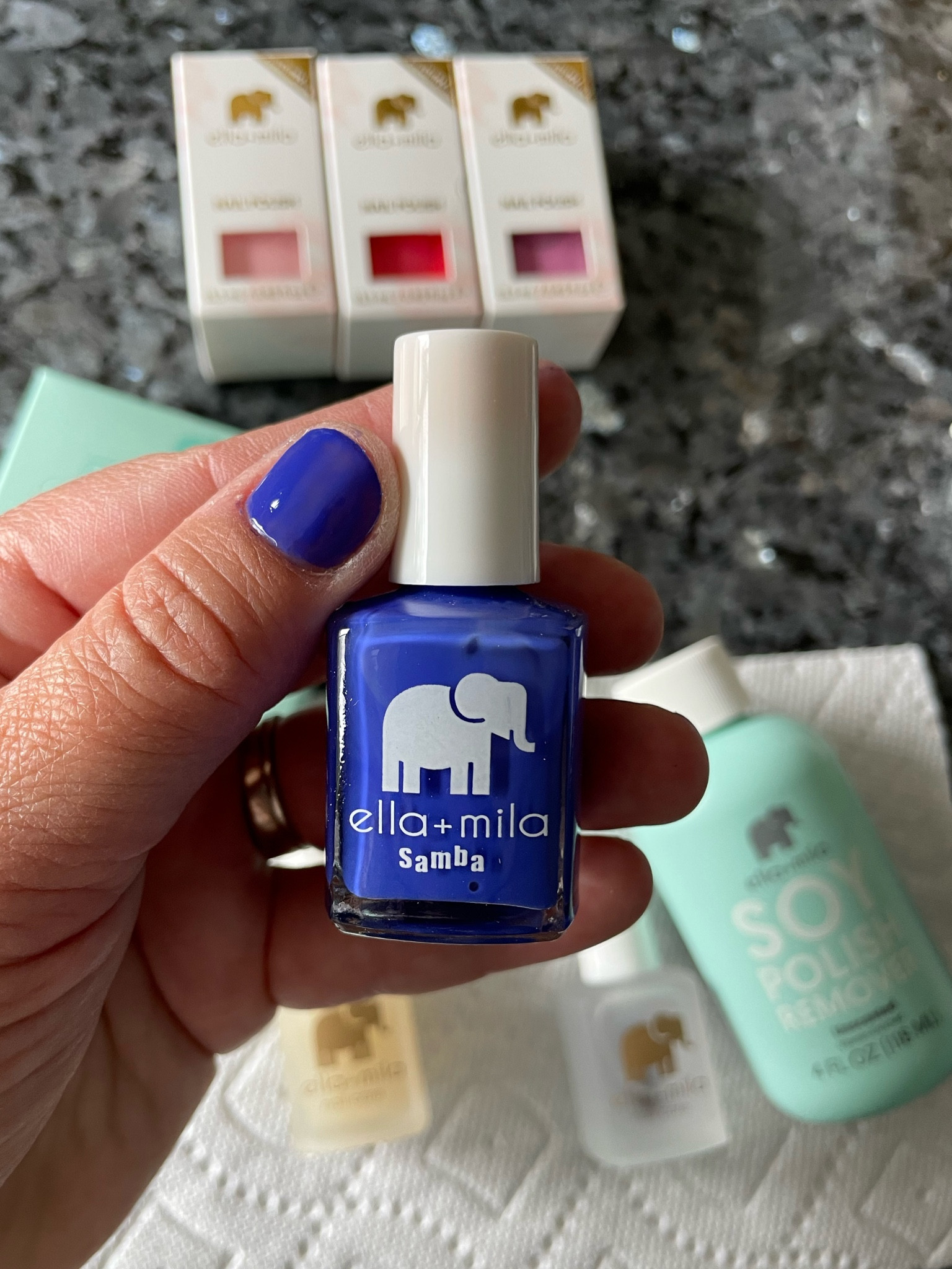 I’m a sucker for some neon blue nail polish for spring & summer and this one from @ellamila is 😍

💙 color: When the Sun Goes Down 💙

for being a vegan and cruelty-free brand, this polish is sturdy and I loved using it on my nieces, too! bonus: the nail polish remover and pads isn’t offensively potent like most other brands but still super effective!



@ellamila #ellamila #ellamilapartner

#LTKStyleTip #LTKKids #LTKBeauty