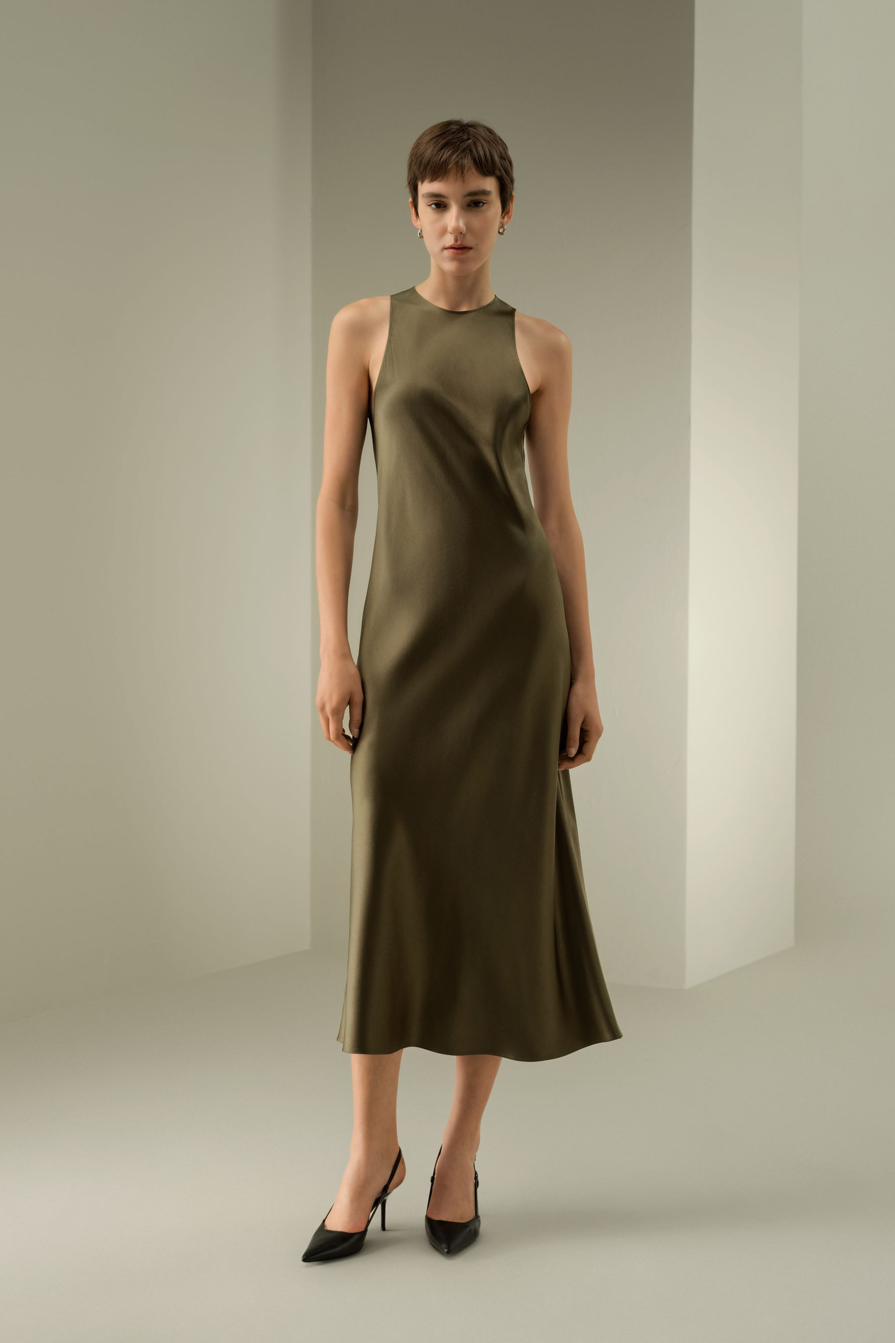 Sleek Sleeveless Silk Maxi Dress | LILYSILK
