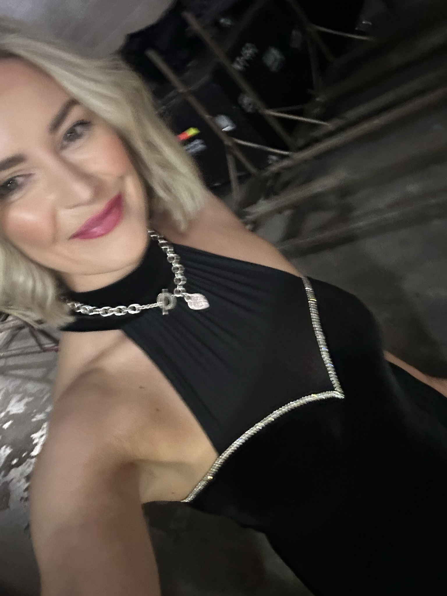 I’m always on the hunt for outfits that are chic but still have a little razzle dazzle. Plus, who doesn’t love some velvet?!

#LTKparties #LTKSeasonal #LTKHoliday