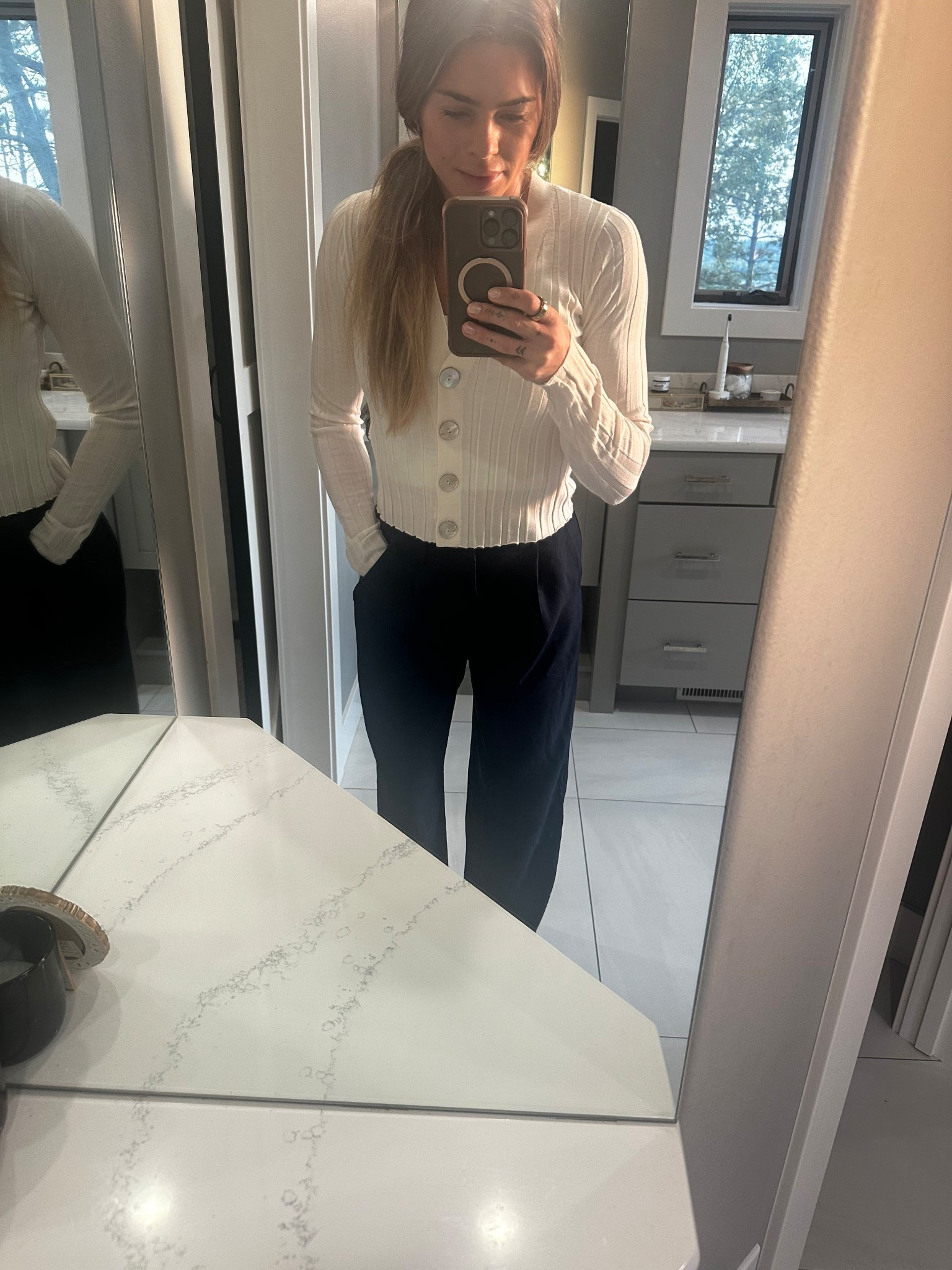 Love this cardigan- simple and cute business attire 

#LTKWorkwear #LTKStyleTip