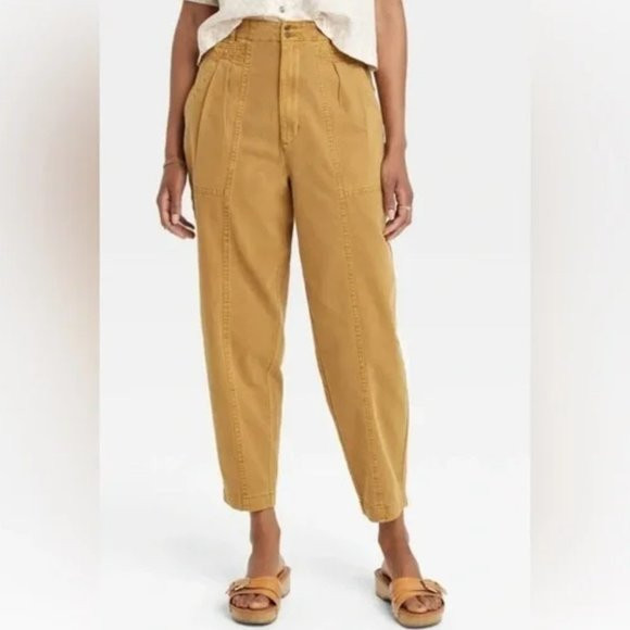 Universal Thread NWT Tan/Beige High Rise Tapered Cargo Pants | Poshmark