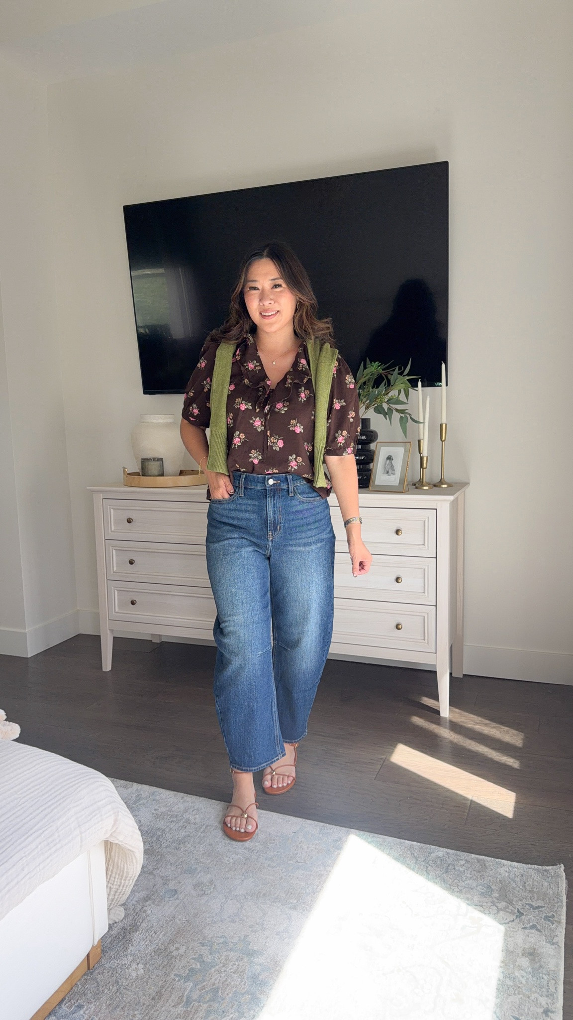 Old navy fall outfit 

Floral Ruffle top: medium
Green cardigan: medium
Barrel denim: 6

#LTKootd #LTKSeasonal #LTKOver40