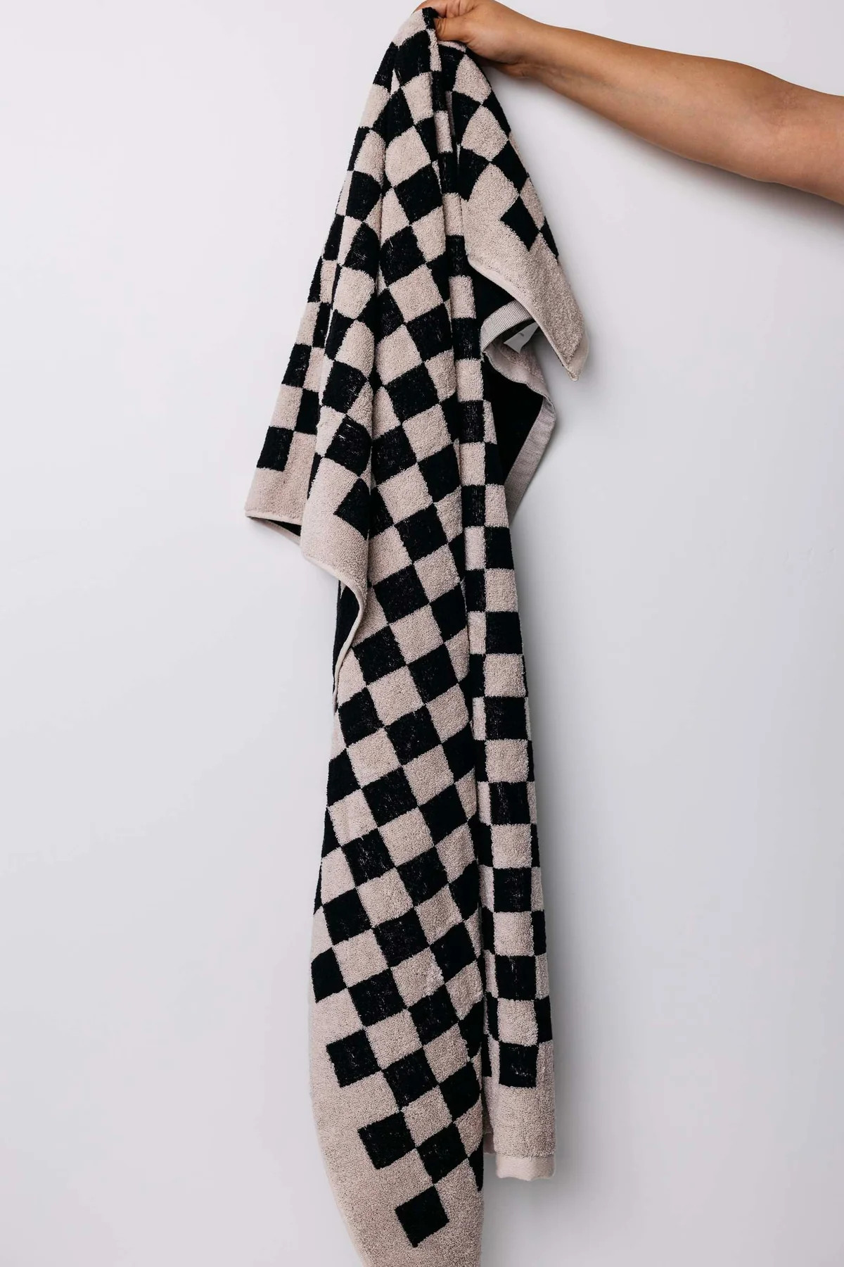 Mixed Up Bath Towel - Black | THELIFESTYLEDCO