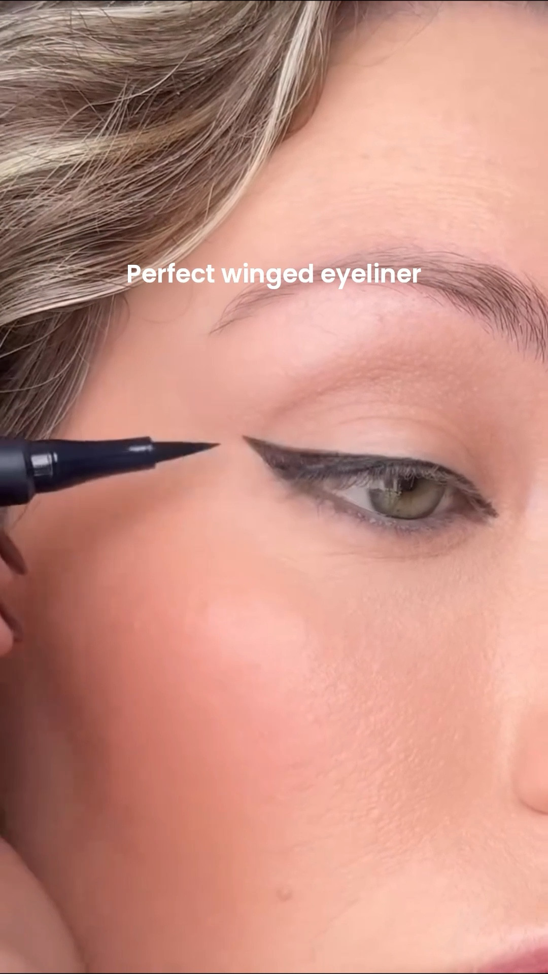 Liquid eyeliner straight from the GODS!✨🌌🫶🏻🙌 So easy to apply a nice clean wing that doesn’t smear or budge all day! Also this has been my favorite mascara for the last 5 months, too! @kevynaucoin cosmetics do not disappoint! 🛍️

#instagood #instagram #beauty #instadaily #love #makeup #kevynaucoin #partner