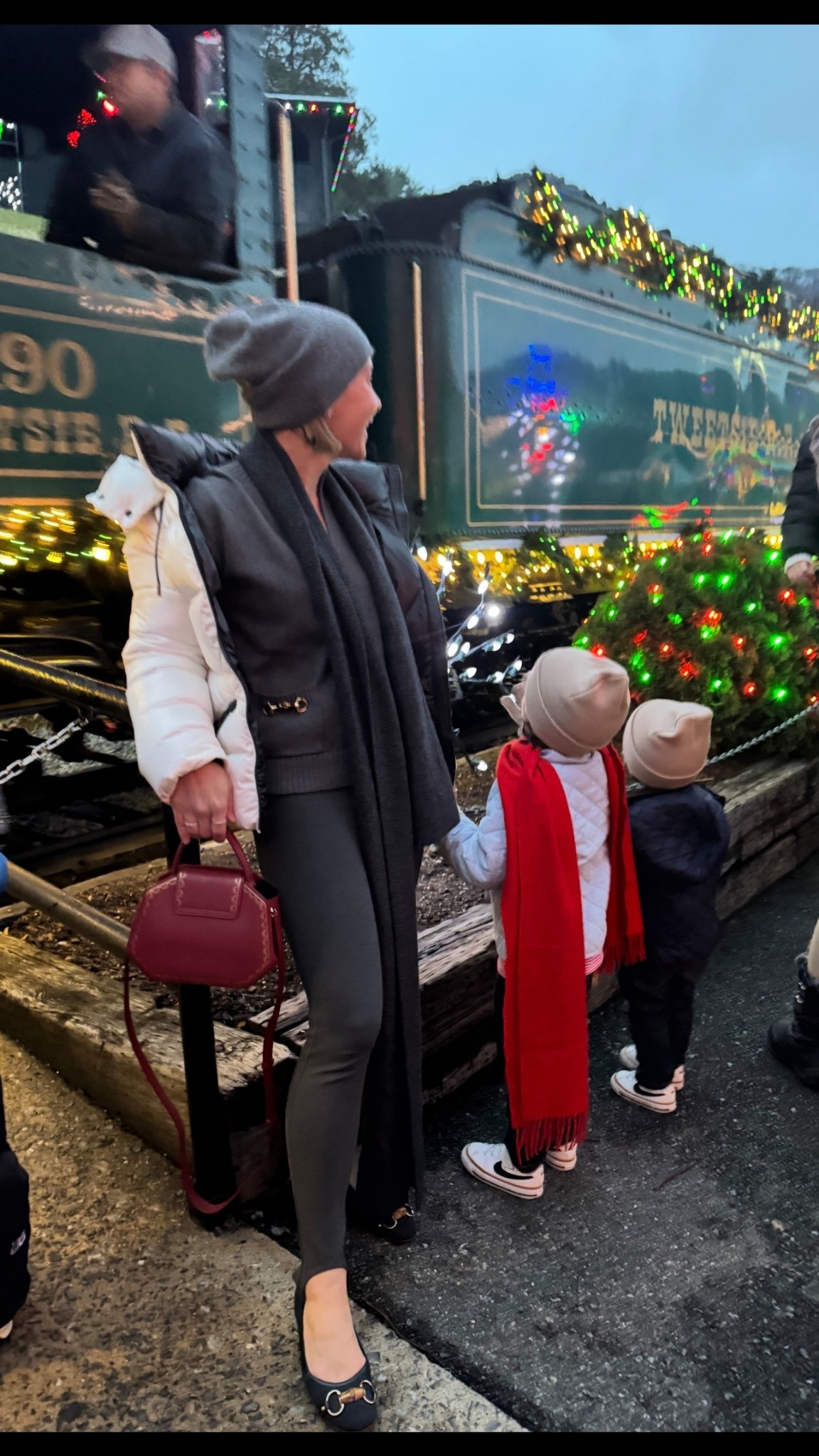 Easy winter outfit. Just swap out the shoes for boots. 

Ridging leggings, winter leggings, skiing leggings, winter jacket, grey sweater 

#LTKHoliday #LTKSeasonal #LTKootd