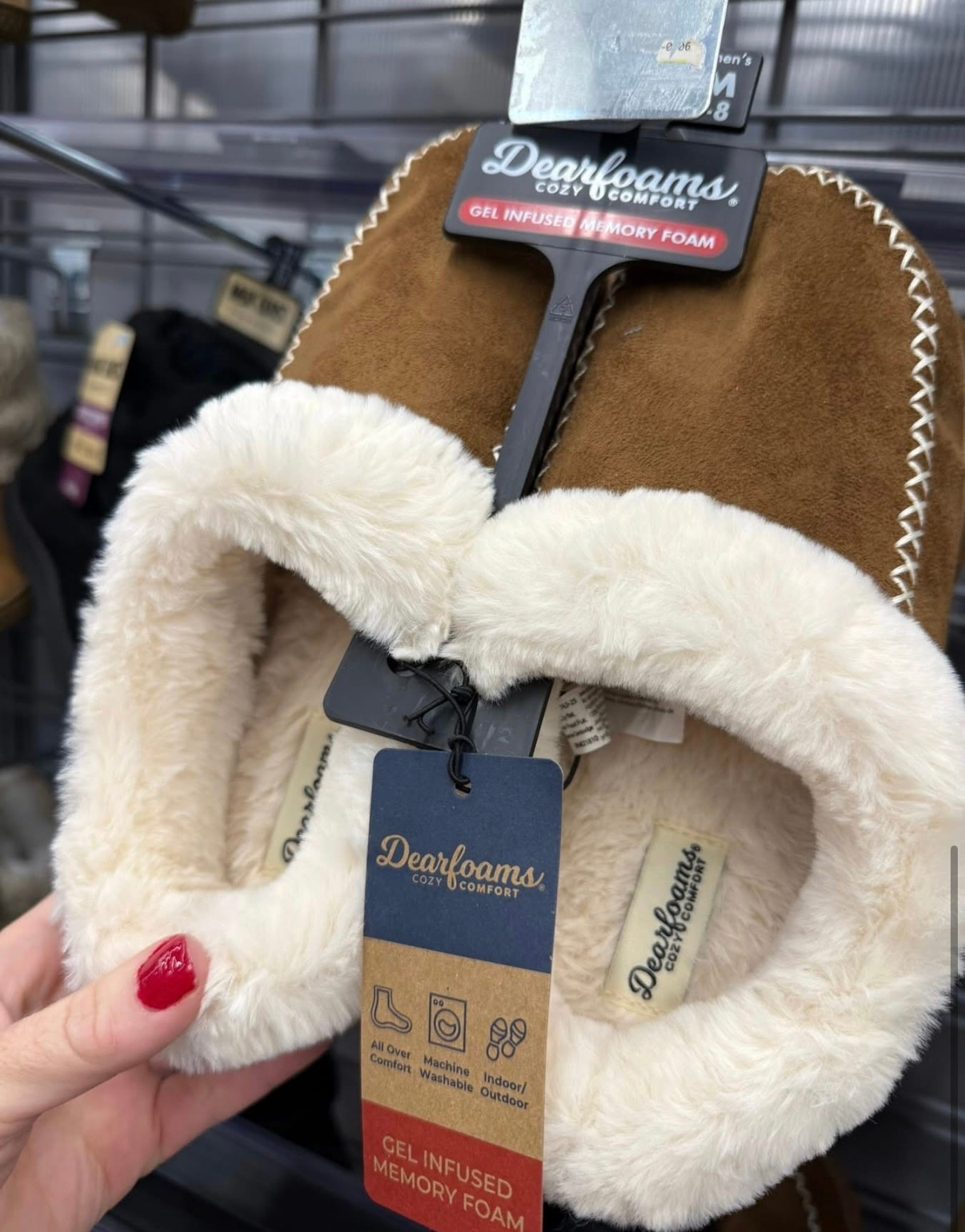 These cozy clog slippers are only $9.99 (were $21!) and they feel like little clouds on your feet ☁️🥿 Perfect for school drop-off, around the house, or grabbing packages on the porch.

And I found even more deals like this for fashion to check out now 👀
Tap to shop the slippers + see the rest of the markdowns!🤎

#LTKSaleAlert #LTKGiftGuide #LTKHoliday