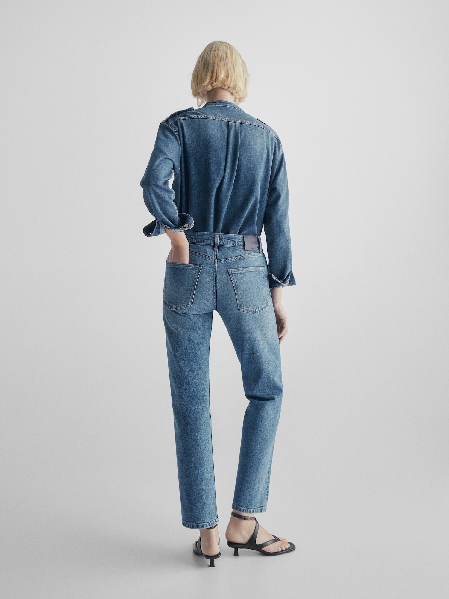 Bequeme Jeans mit geradem Schnitt und halbhohem Bund | Massimo Dutti DE