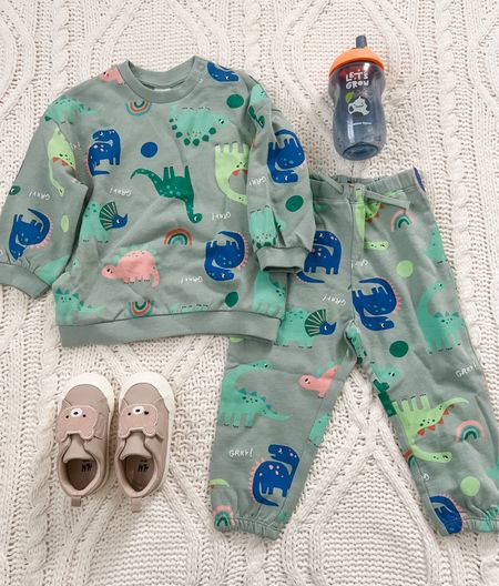 H&M SALE! This is the cutest freaking gender neutral baby outfit. I love it for my toddler boy!



#LTKbaby #LTKsalealert #LTKkids