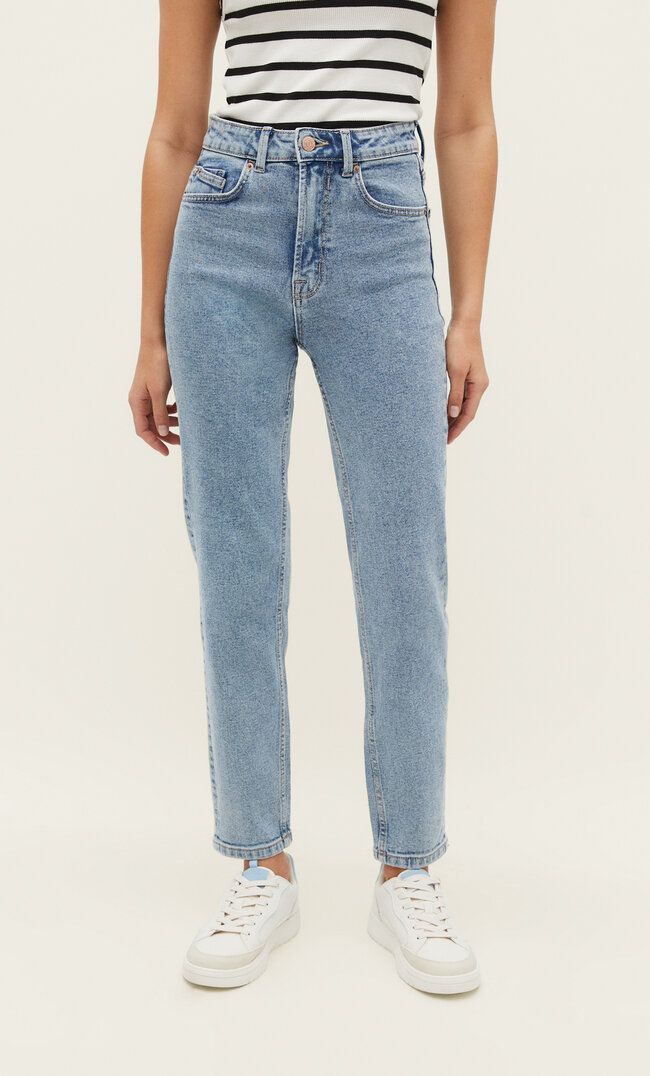 Super high-waist slim fit mom jeans with a five-pocket design. Zip fly and metal top button faste... | Stradivarius (UK)