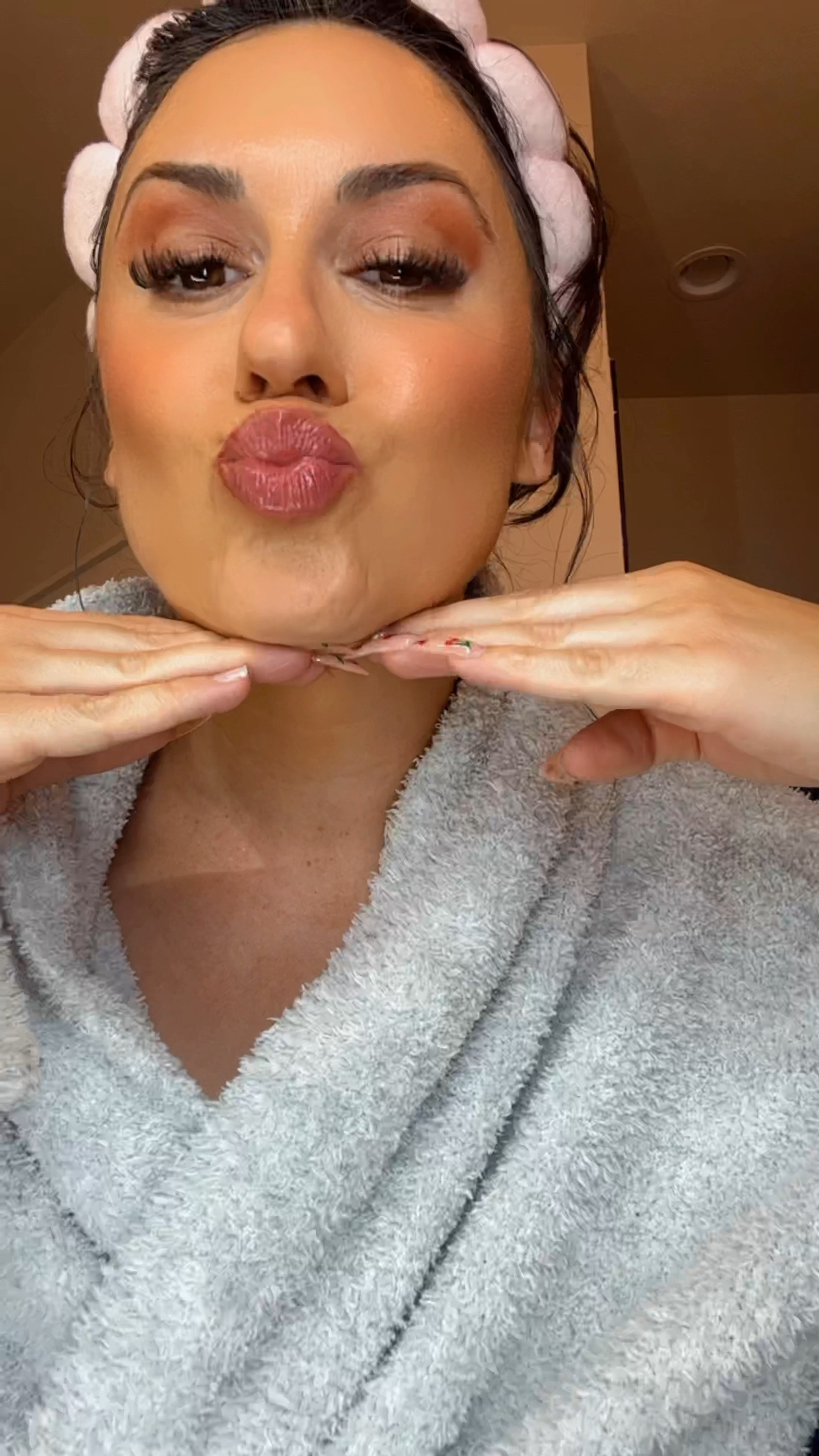 Back to school makeup tutorial for teachers, moms or anyone who loves glam! I chose my current favorites! From Haus Labs (Lady Gaga makeup brand), Fenty Beauty (Rihanna’s makeup brand), Clinique’s new Lip & Cheek Oil, Charlotte Tilbury eyeshadow, Supergoop sunscreen & drunk elephant sunshine drops, Milani (sold at Target) blush and Laura Mercier Cavier stick and Morphe setting spray! Yay Fall makeup! 
.
.
.
.
.
Sephora 
Ulta
Fall makeup 
Autumn house of colour
Back to school 


#LTKBeauty #LTKVideo #LTKStyleTip