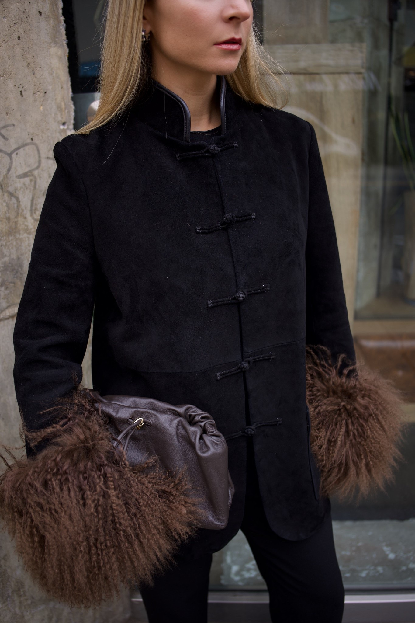 The most stylish jacket of 2026
Suede, mandarin closure, and textured sleeves