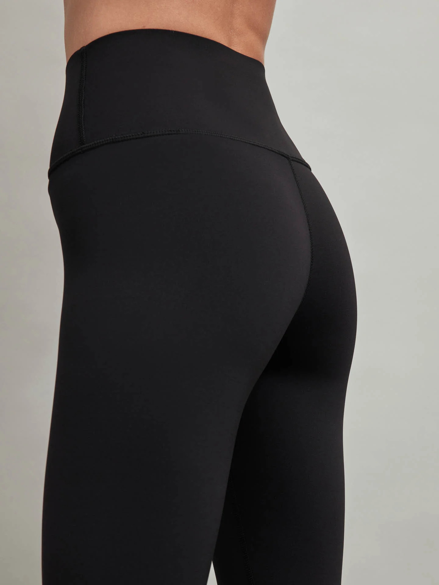 High Rise Full-Length Legging in Diamond Compression - Black | Carbon38