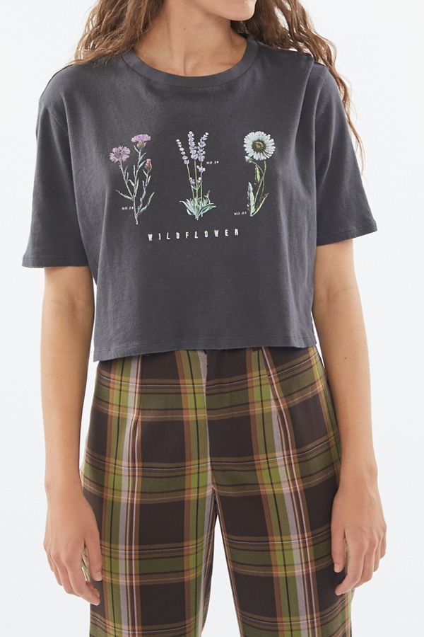 Embroidered Wildflower Cropped Top | Urban Outfitters (US and RoW)