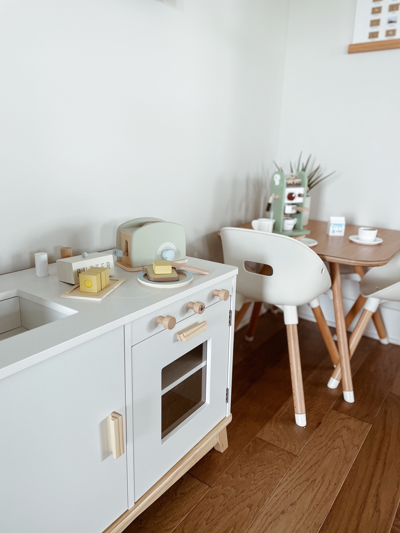 Kids play kitchen 🍎 

toy kitchen, play kitchen, playroom decor, playroom toys, playroom furniture, kids decor, home decor, kids friendly, kids table, kids kitchen toys

#LTKkids #LTKhome #LTKbaby