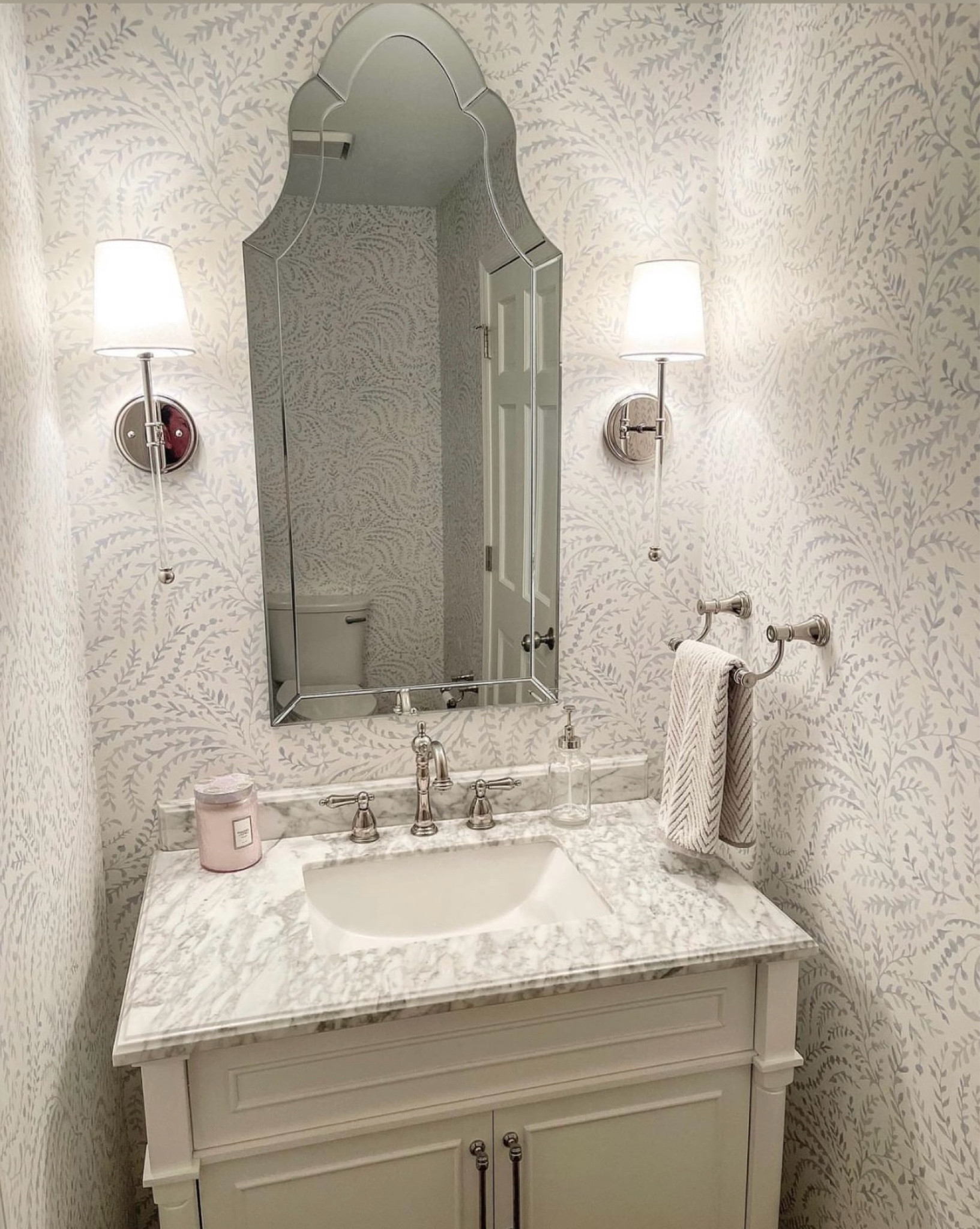 25% off Serena and Lily wallpaper! Now in a removable peel & stick option! 

Serena and Lily, wallpaper, peel and stick wallpaper, floral wallpaper, blue wallpaper, blue and white, blue and white home decor, sale wallpaper, spring sale, home sale, coastal, coastal home decor, bathroom, bathroom remodel, bathroom refresh

#LTKsalealert #LTKhome