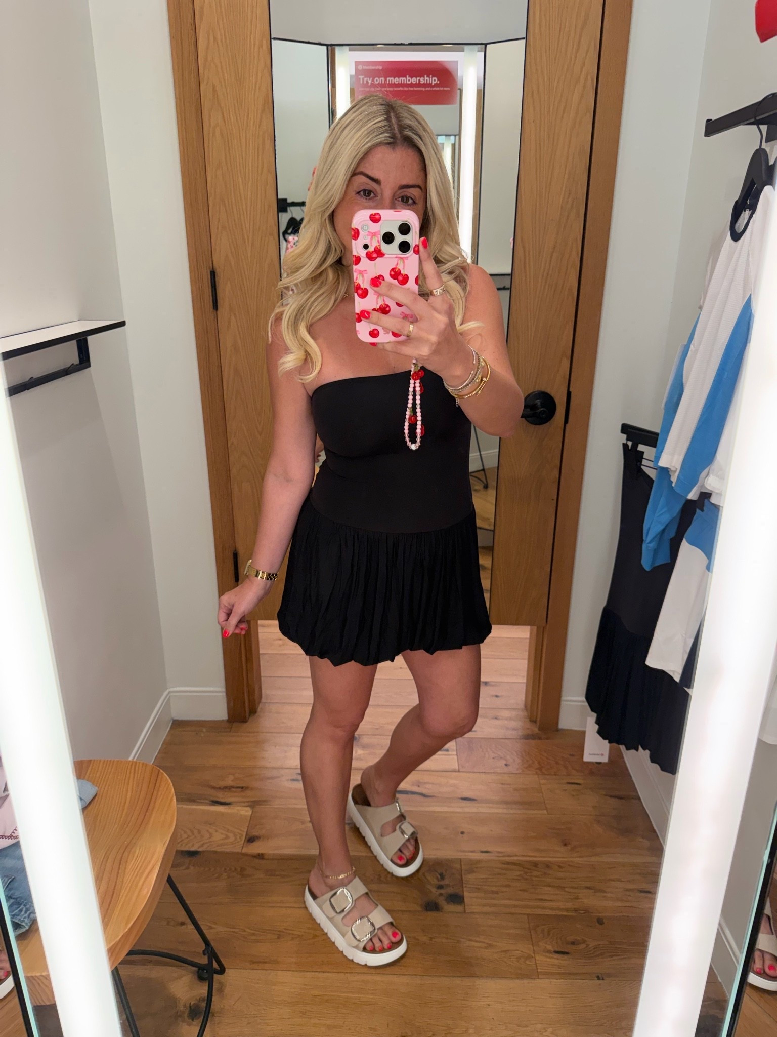 New @lululemon dress
Size xs
Sandals tts