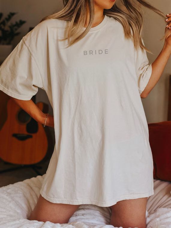 Comfort Colors Oversized Bride Shirt, Minimalist Bride Shirt, Modern Bride Shirt, Gift for Bride,... | Etsy (US)