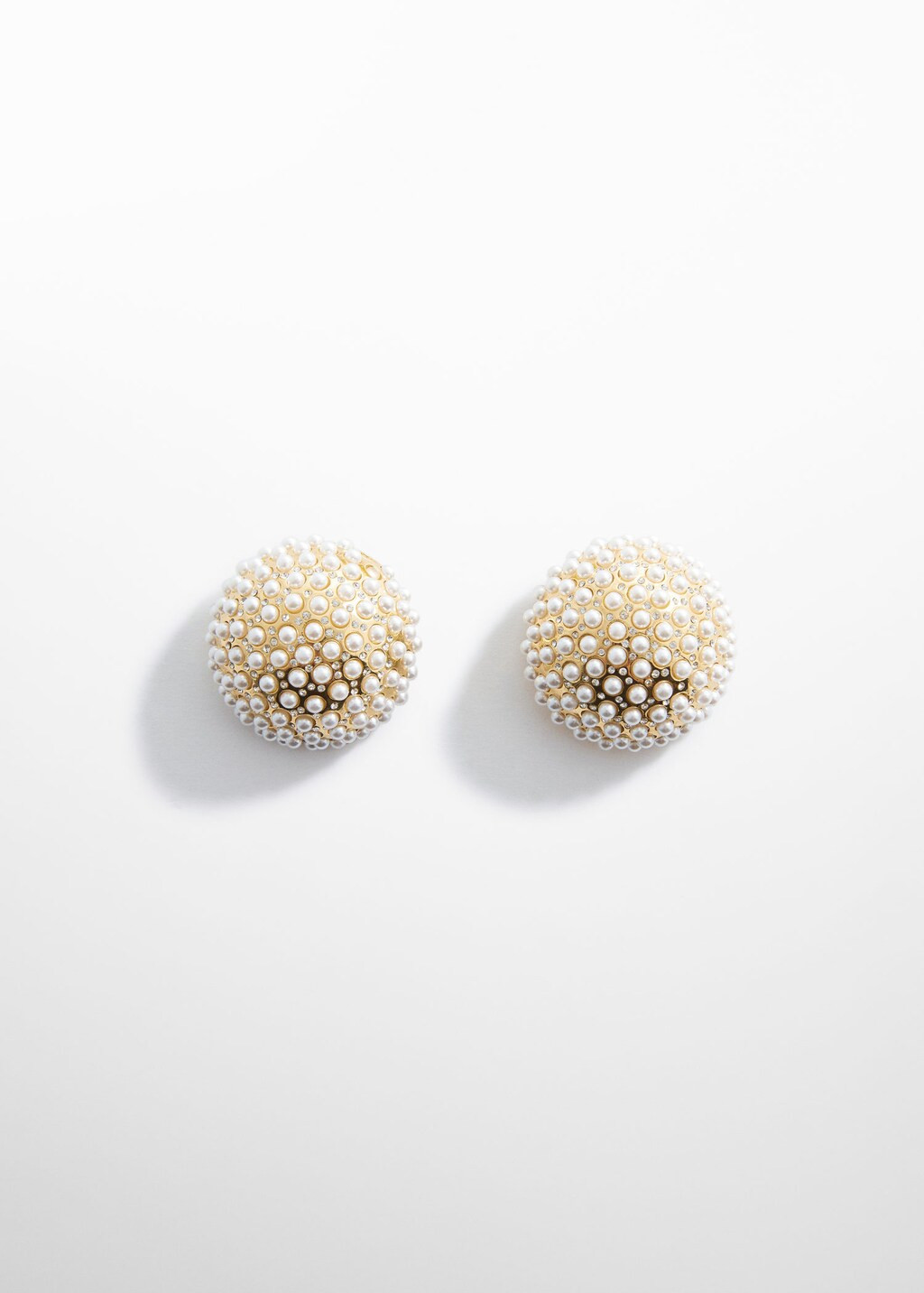 Pearl inlaid button earring -  Women | Mango United Kingdom | MANGO (UK)