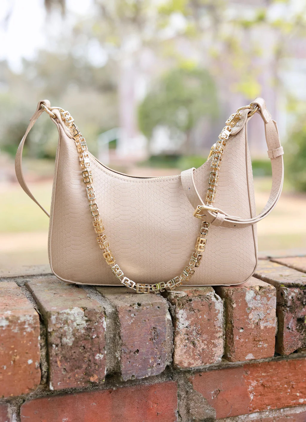 Billie Crossbody with Chain TAUPE | Caroline Hill