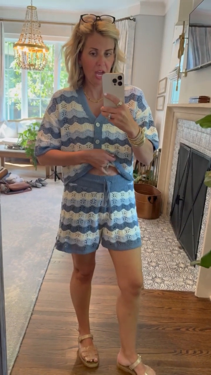 The cutest set that I’ve been wearing lately! I paired it last week with my half zip from Spanx and how cute would the top be with white jeans?? 
Top - xs
Shorts- medium 
Shoes - 8 
*use mixandmatchmadness at Loopy
*use Catherine20 at A+B

#LTKmomlife #LTKootd #LTKdayinmylife #LTKActive