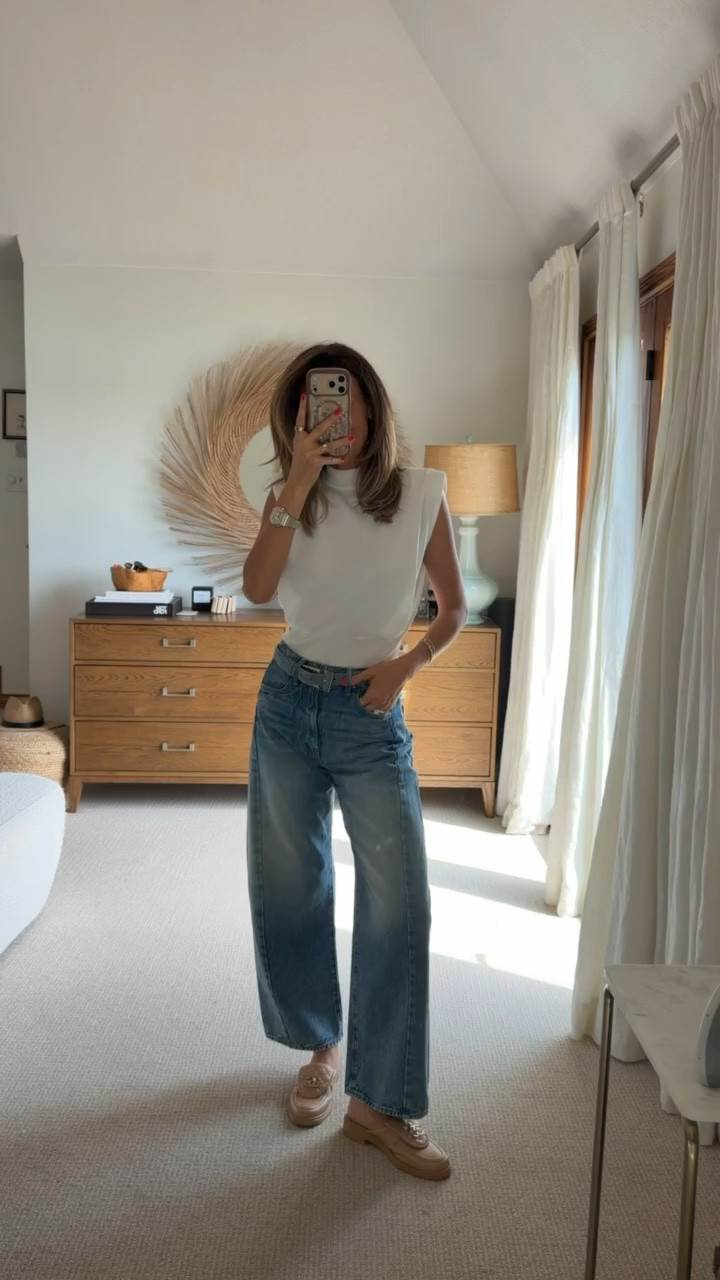 My jeans are fully restocked and this silhouette has become one of my absolute favorites! Grabbing lunch with a couple girlfriends and heading to the office

#LTKSeasonal #LTKootd #LTKgrwm