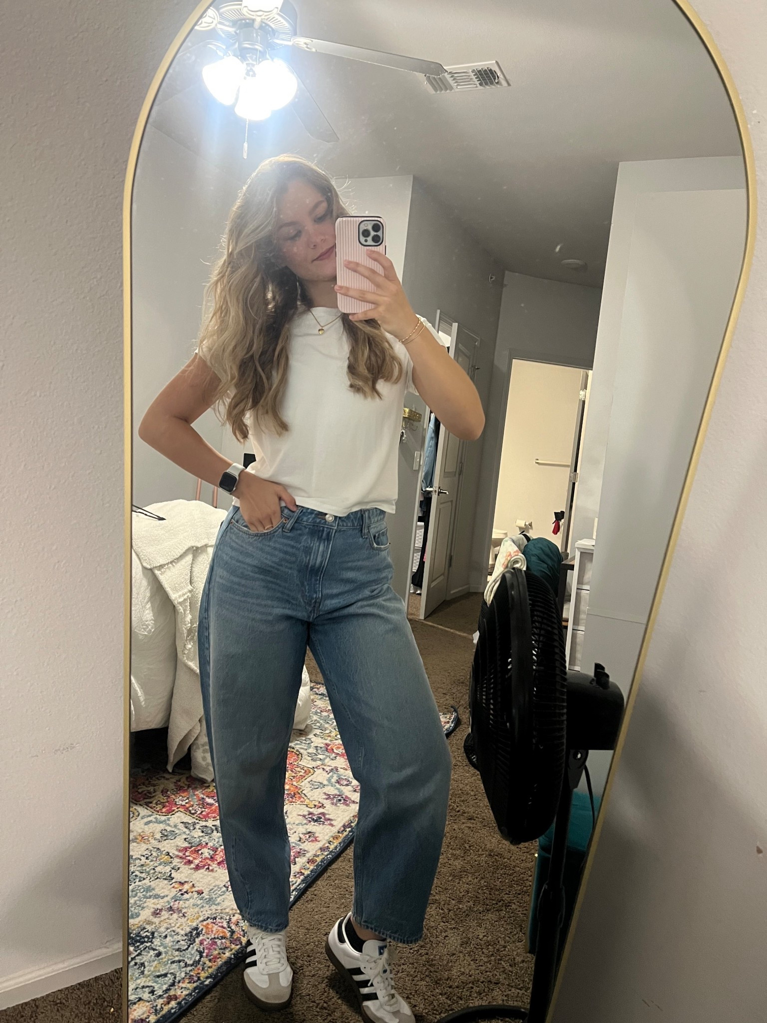The comfiest jeans ever 🫶


Summer outfit inspo | barrel jeans | white tee | comfy jeans | H&M jeans | sambas | outfit inspo | ootd

#LTKFindsUnder50 #LTKStyleTip