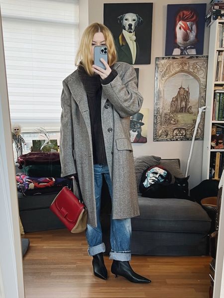 Another day, another men’s vintage coat. This one I found in an antique shop.

The coat and jeans are vintage, and the bag is 2011 Fendi. 

.  #winterlook  #torontostylist #StyleOver40 #90svintage  #90sminimalism #secondhandFind #fashionstylist #slowfashion #vintagelevis #FashionOver40  #MumStyle #genX #genXStyle #shopSecondhand #genXInfluencer #genXblogger #secondhandDesigner #Over40Style #40PlusStyle #Stylish40


#LTKstyletip #LTKitbag #LTKover40