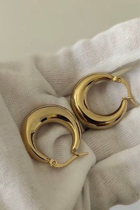 LILIE&WHITE Chunky Gold Hoop Earrings for Women Cute Fashion Hypoallergenic earrings Minimalist Jewelry Gift 

Perfect stocking stuffer for her! Christmas gift ideas 

#LTKGiftGuide #LTKHoliday #LTKbeauty