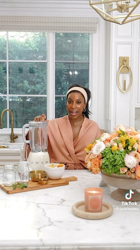 Make a smoothie for the first time with me using my new Smeg blender!

#LTKstyletip #LTKhome #LTKFind