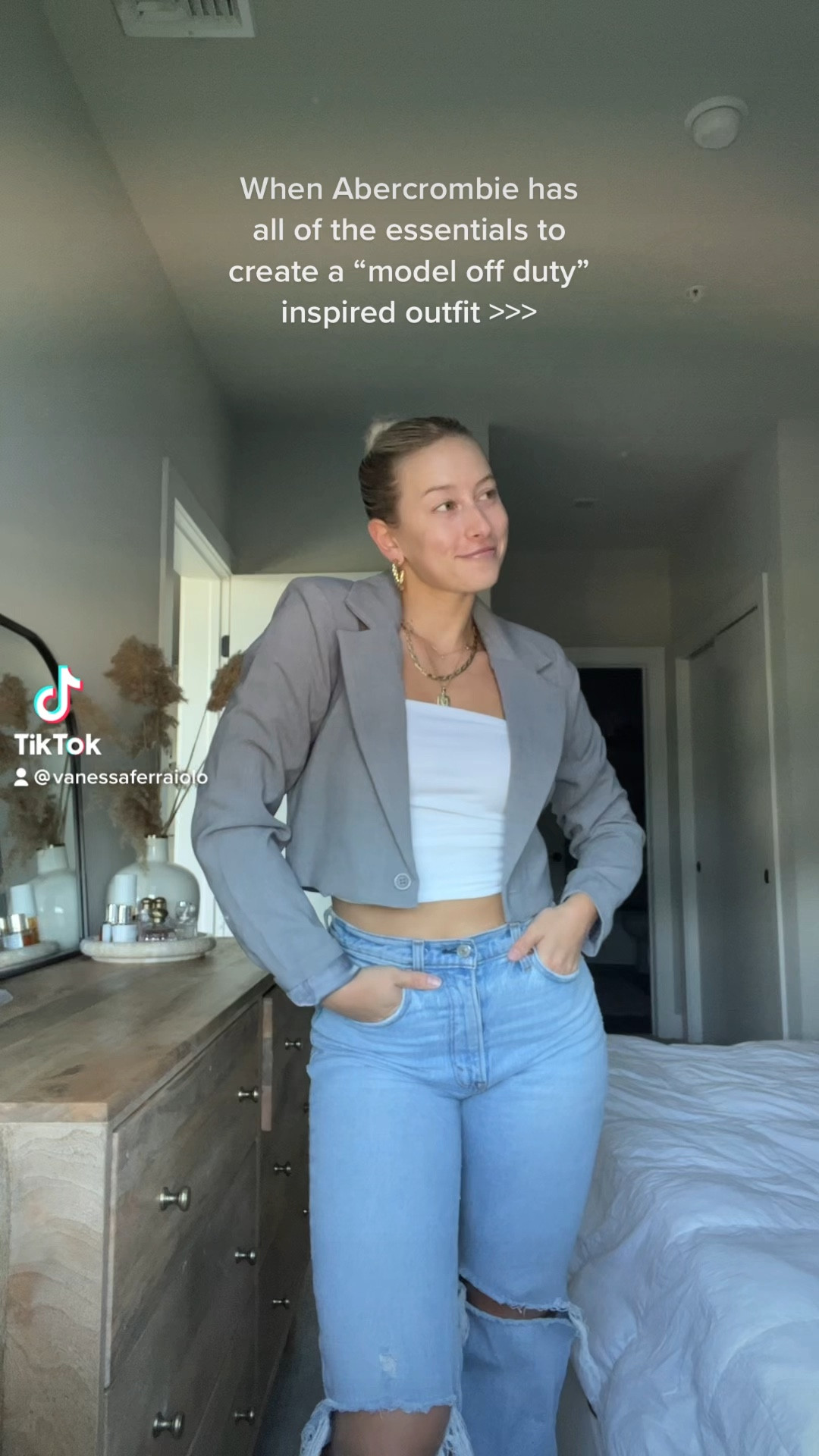 Abercrombie style, Abercrombie jeans, 90s relaxed jeans, model off duty look, model off duty outfit, cropped blazer, chic style inspo, fall fashion, fall outfit ideas
