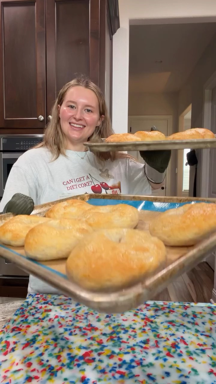 ⭐️RECIPE⭐️ LETS MAKE SOURDOUGH BAGELS 🥯 #recipe #sourdough #sourdoughstarter #bagels #bagel