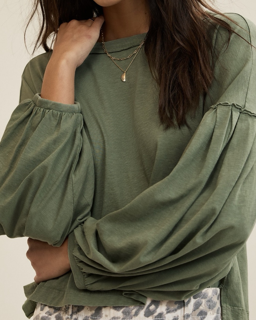 New Aerie balloon sleeve tee 

#LTKautumn #LTKStyleTip #LTKFindsUnder50