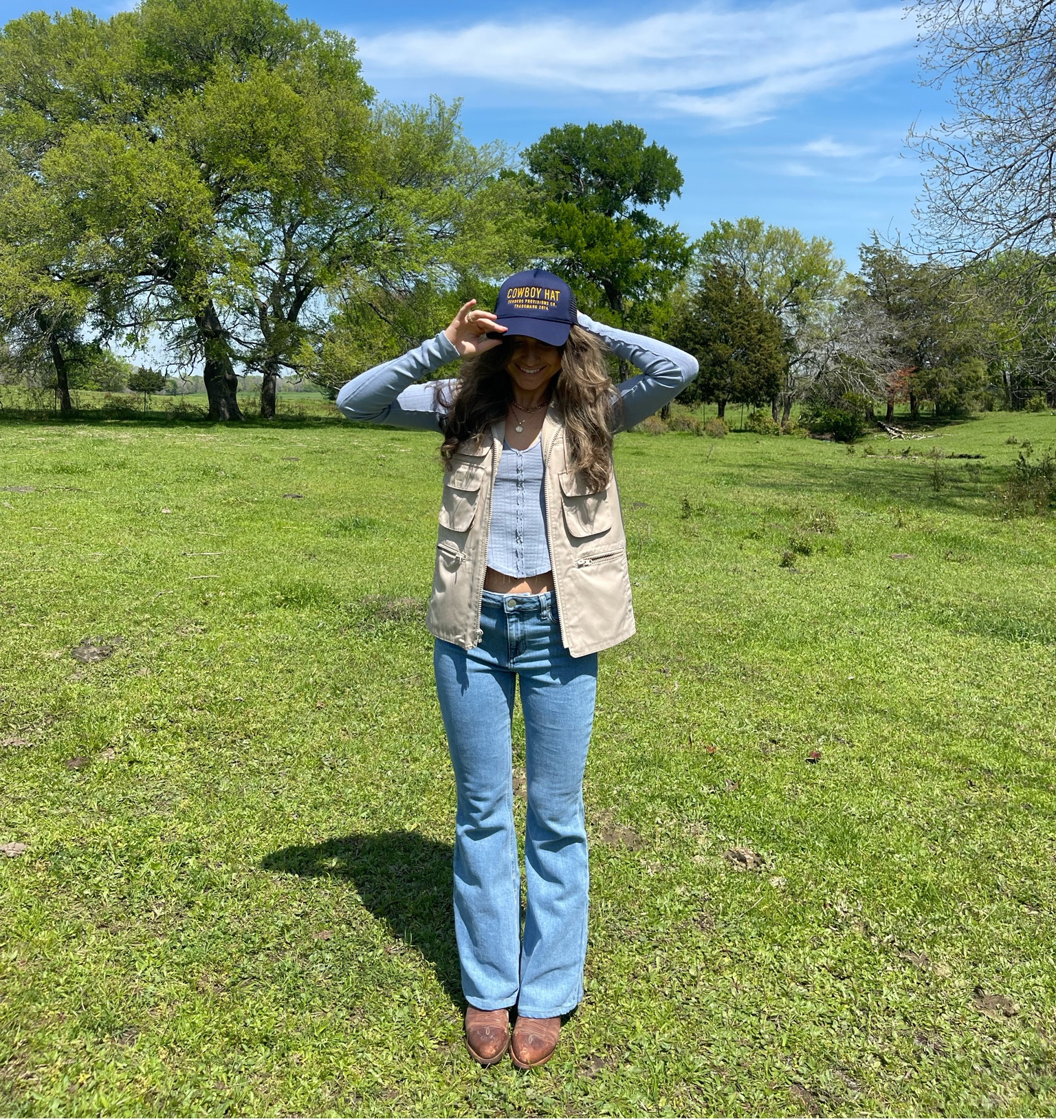 Ranch weekend outfit! Nothing like a simple top with some jeans to pair with your favorite tecova boots! 

#LTKtravel #LTKfindsunder100 #LTKstyletip