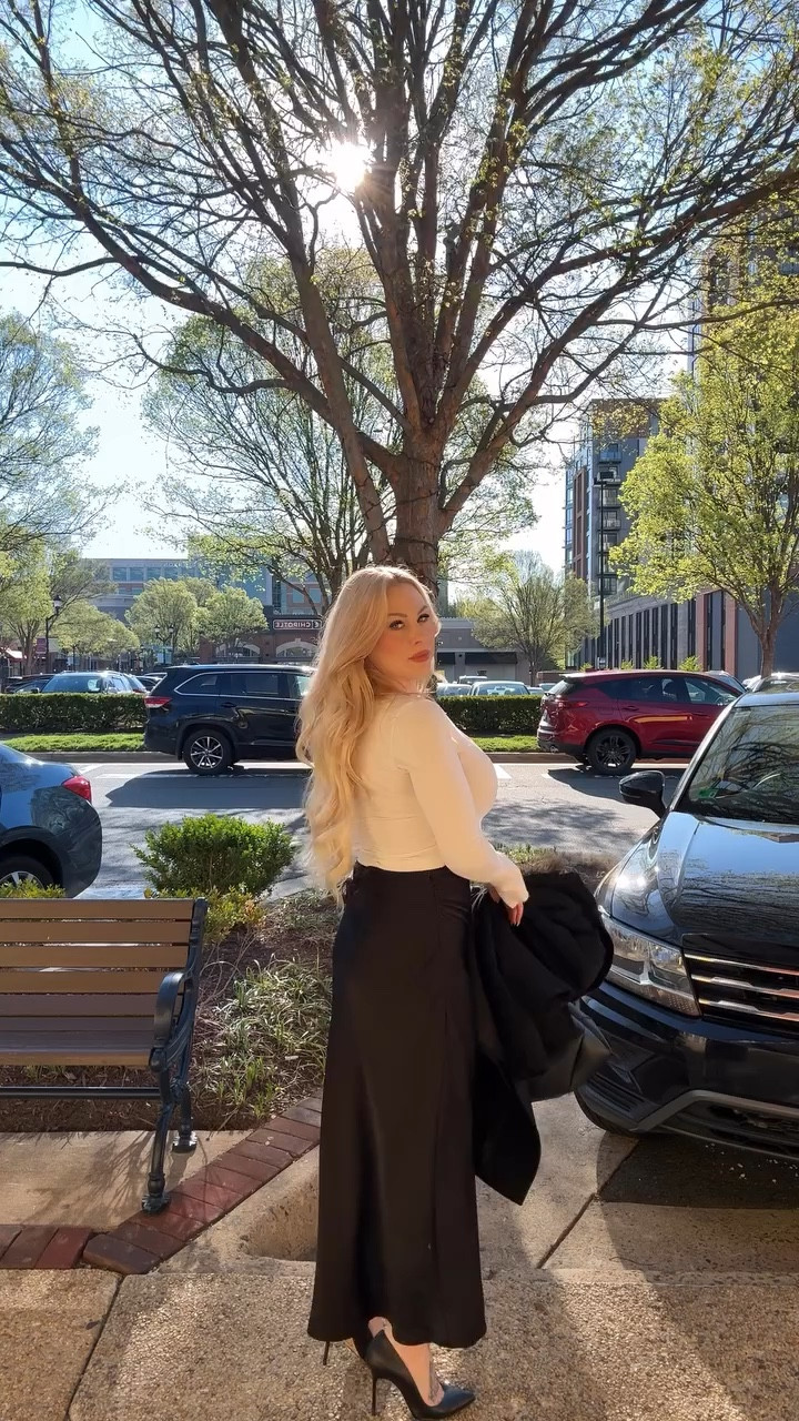 Happy Hour fit check♟️

Rings: @epijewelry.official 
Hair: @mahafmbeauty 
Lashes: @kurentlylashing 
Heels: @xosarahflint

Sarah Foint perfect heels

#LTKPetite #LTKdayinmylife