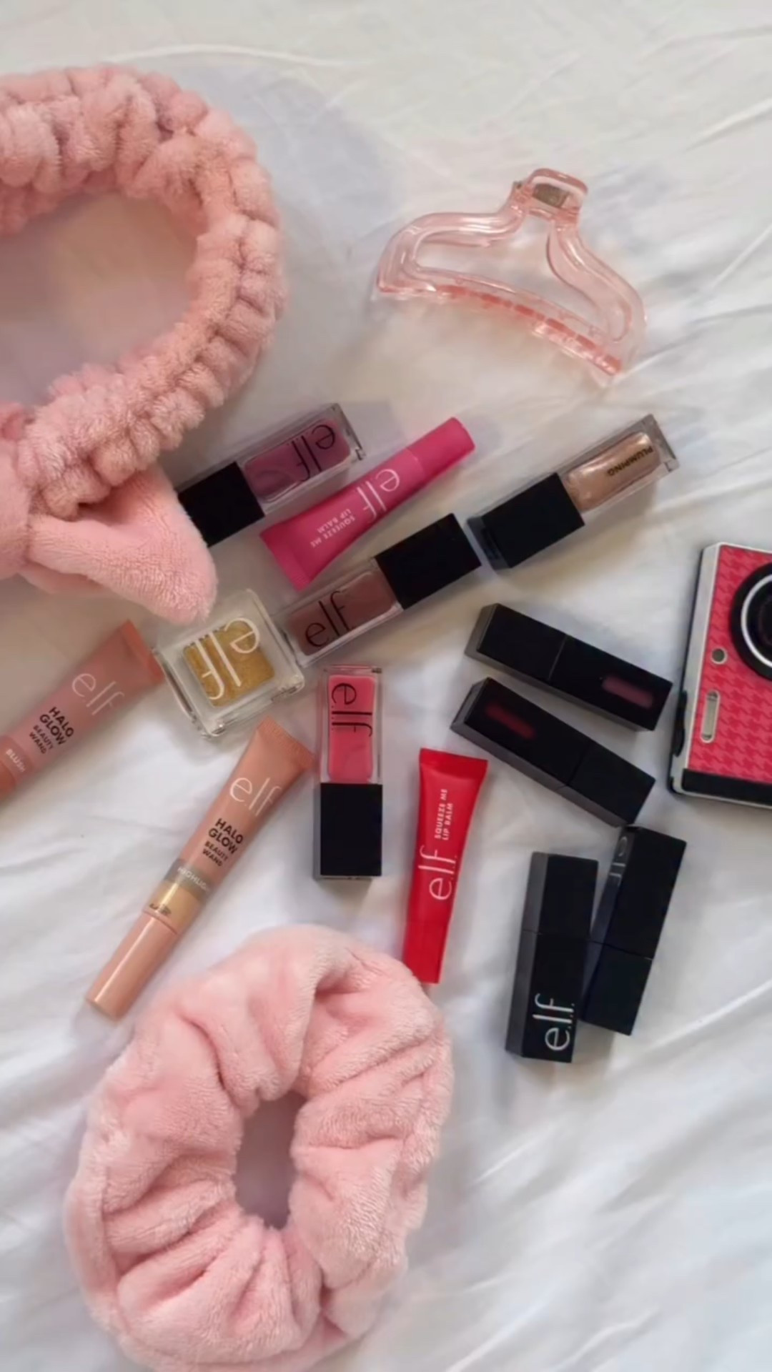 POV: just a girl, starting the year softly 🤍

Small beauty rituals that make mornings feel calmer, skin feel hydrated and lips a little happier.
No pressure, just feeling good — one product at a time.

Effortless glow, affordable beauty, and always cruelty-free ✨
These e.l.f. favorites make everyday routines feel special.

Which product would you start with? 💭💄
@elfcosmeticsuk 
@communityxseen 
#eyeslipsface #beautytok #vegan #crueltyfree #elfcosmetics
Ad
