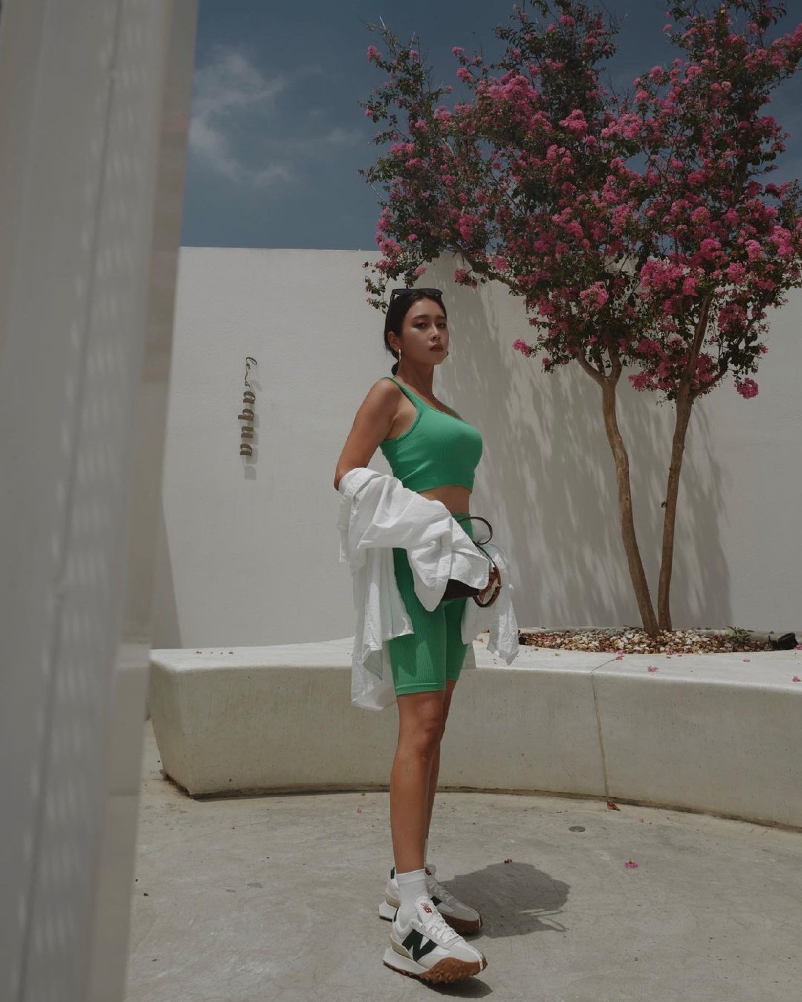 這次NB XC-72一樣把甜美與運動風駕馭的很好！
我非常喜歡綠色的N 有夠可愛💚

大家可能會擔心
穿洋裝搭球鞋會不會顯矮
這點完全不用擔心！
XC-72厲害在穿長洋人卻看起來也可以很修長✌️

假日快到門市試穿
跟我一起展現不同N種風格吧～

#newbalance #展開你的N種自己 #xc72 #abetterbalance #LTKtaiwan#LTKasia

#LTKshoecrush