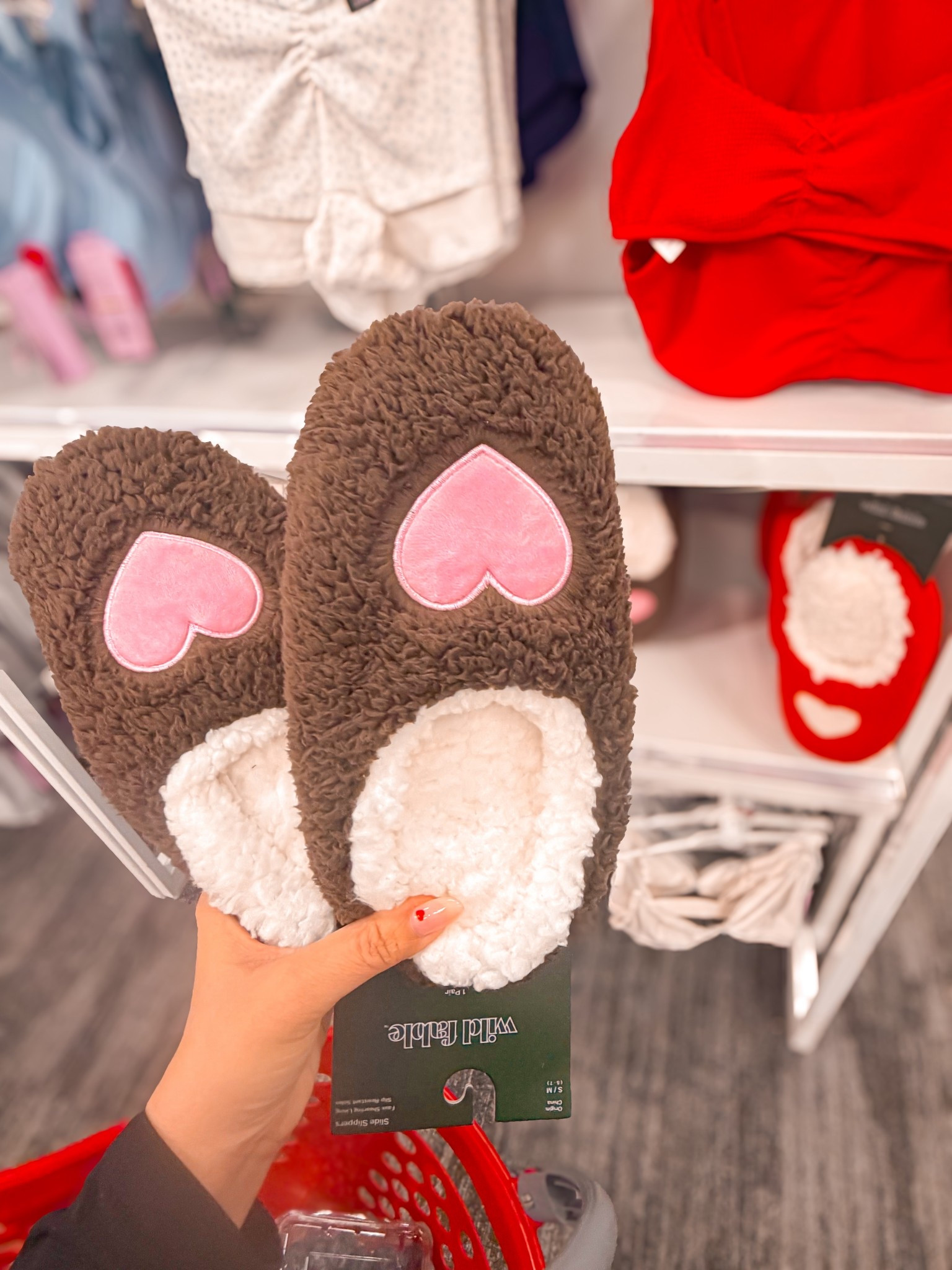 didn’t find what i went in for but these cozy heart slippers from target definitely caught my eye 🩷 so soft, comfy, and perfect for winter lounging

#LTKselfcare #LTKSeasonal #LTKValentine