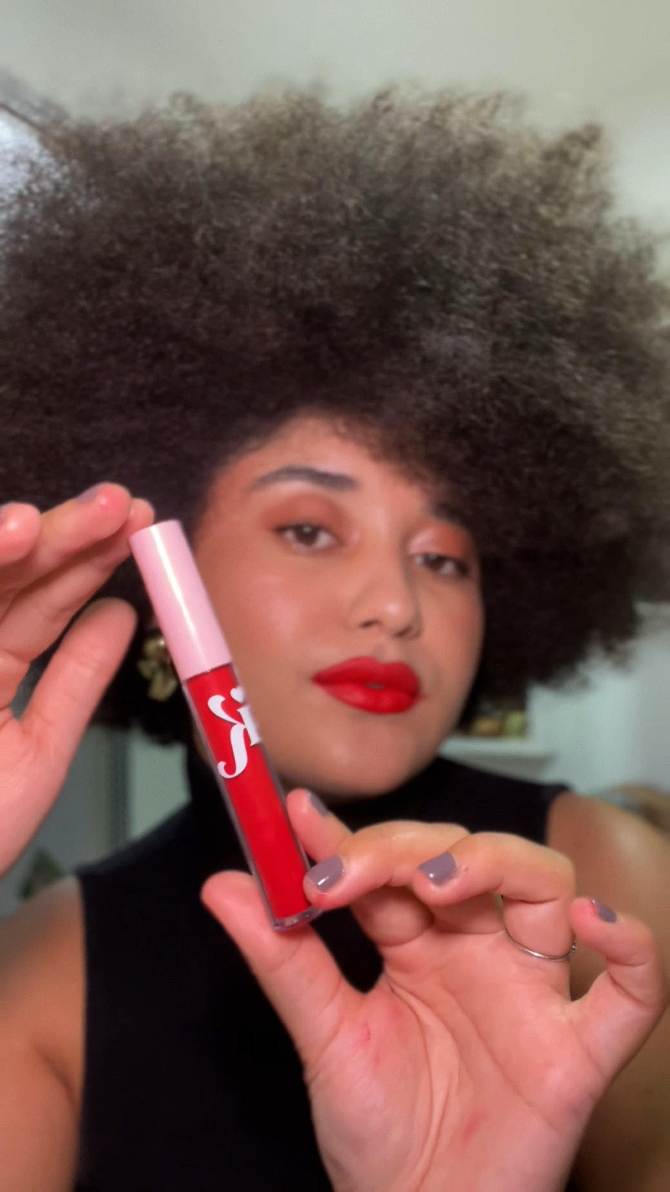 o vermelho perfeito existe e é o da karen bachini beauty 💄💋 não transfere, dura horrores e combina com vários tons de pele 

#LTKbrasil #LTKbeleza