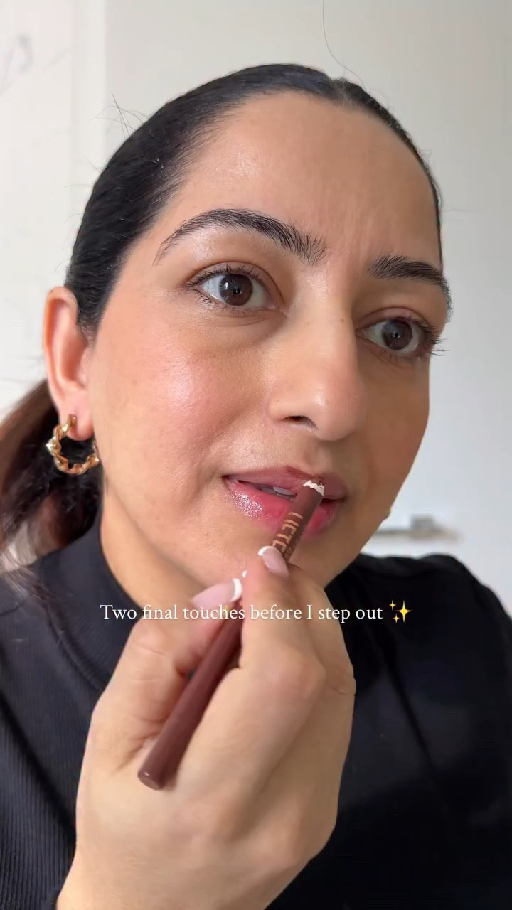 Final touches before heading out ✨

Lipliner - @maybelline 
Lipgloss- @maybelline 
Setting spray- @charlottetilburyskincare 

Comment SHOP below to receive a DM with the link to this post on my LTK ⬇ https://liketk.it/64Rba

 #everydayglam #beautyreels #softglamlook #momstyle beautyroutine lipsticklook dailyglam lifestyle creator
#vancouverinfluencer